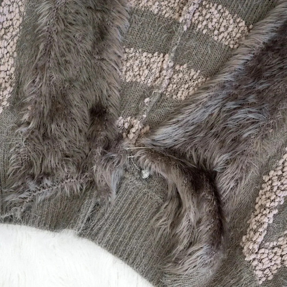 URBAN MANGOZ FAUX FUR TRIM NEUTRAL KNIT LUXURIOUS SHRUG SZ XL - Picture 6 of 7